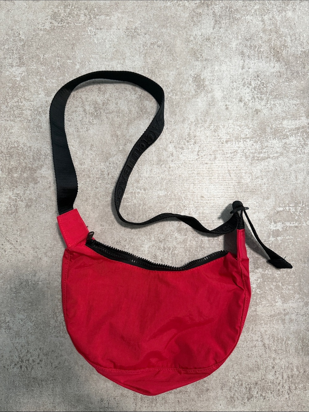Baggu Small Crescent Candy Apple